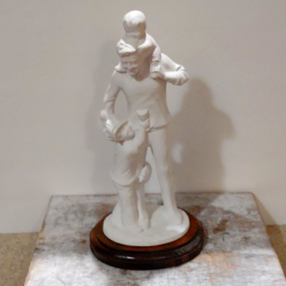 👍 Father and Children Porcelain Figure. C2
